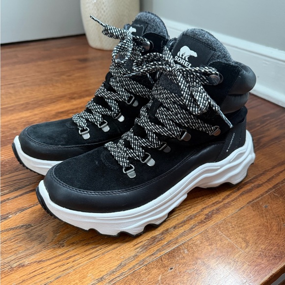 Sorel Kinetic Breakthru Conquest Boot - Women’s Size 9 - Black/Sea Salt ⭐️LN⭐️ - Picture 2 of 8